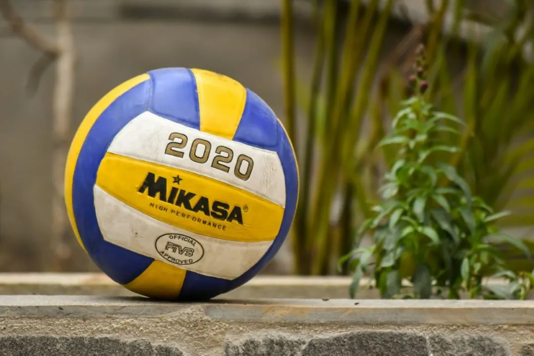 6 Tips for Choosing the Right Volleyball Gear